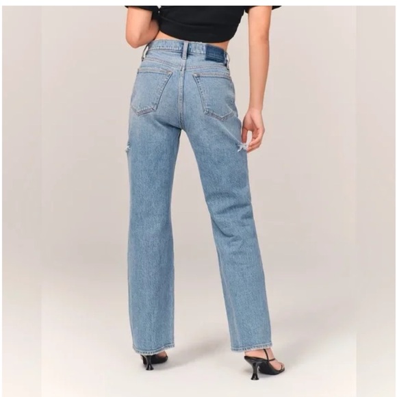 Abercrombie and Fitch Curve Love Low Rise 90s
Baggy Jean - Picture 4 of 6